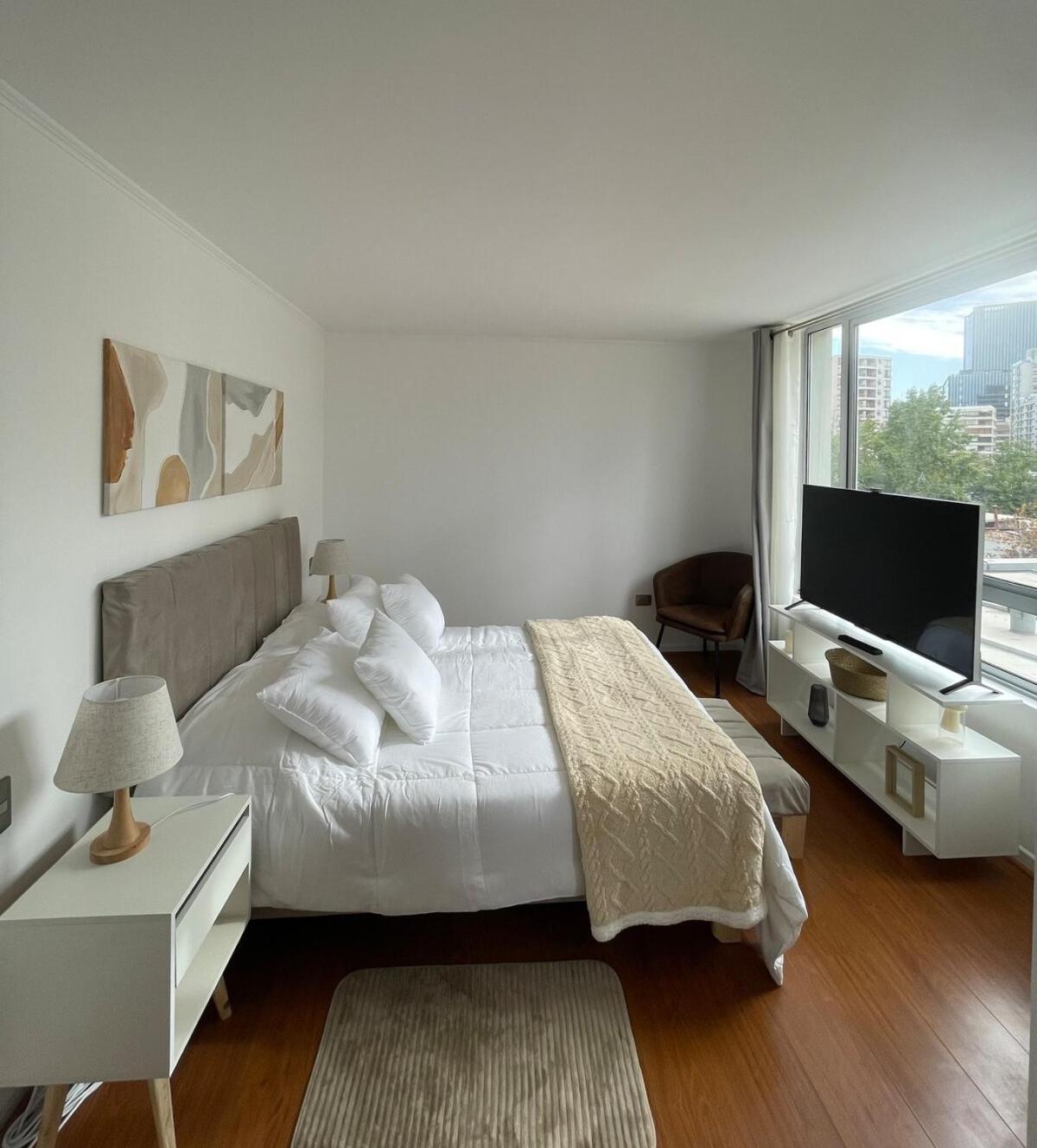 2d2b Con Estacionamiento, Metro Manquehue Apartamento