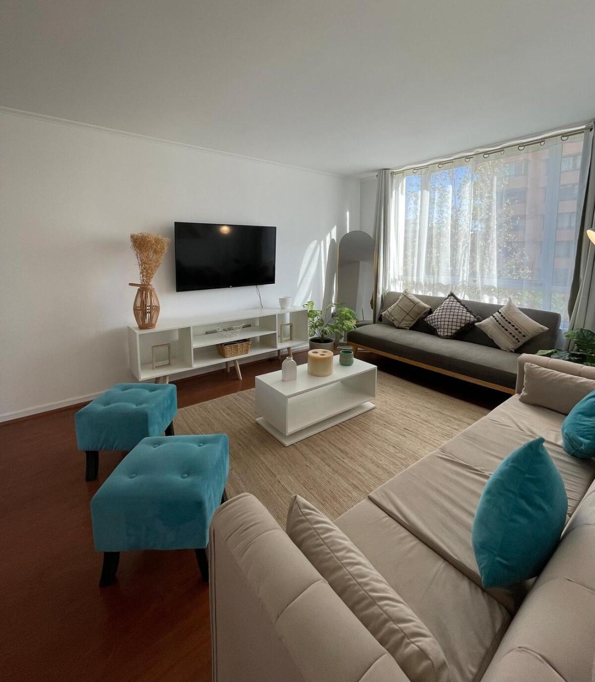 Apartamento 2d2b Con Estacionamiento, Metro Manquehue